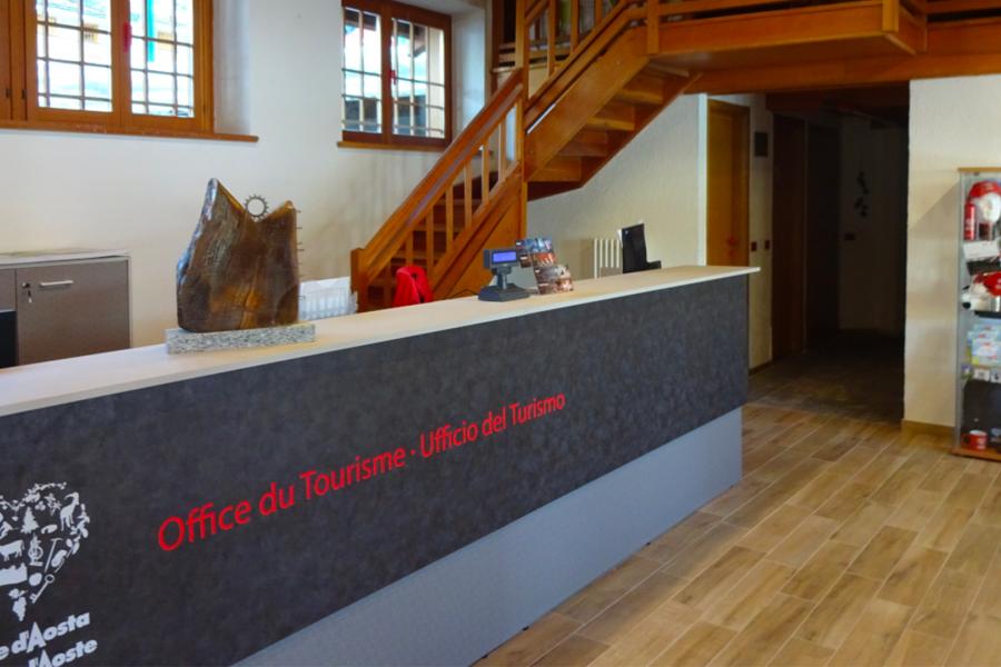 desk dell'Ufficio del Turismo a Champoluc