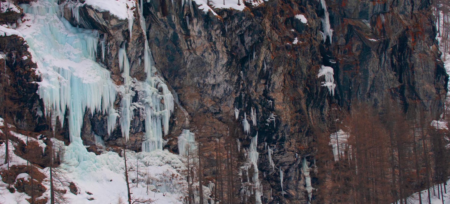 Cascades de glace dans la vallée de Gressoney