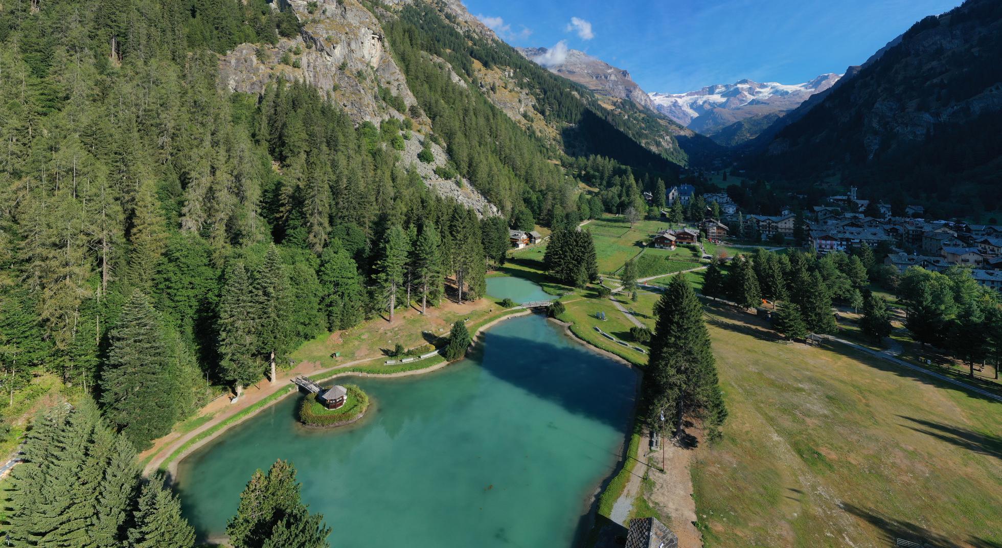 Lago Gover con vista sul Monte Rosa