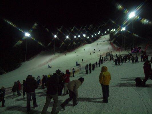 Torchlight descent on the occasion of the night opening of the legendary piste "Leonardo David"