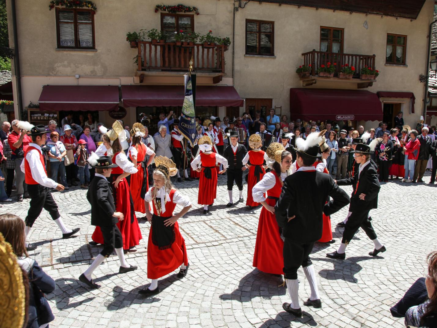 Exhibition of the folk group "Greschòney Trachtengruppe"
