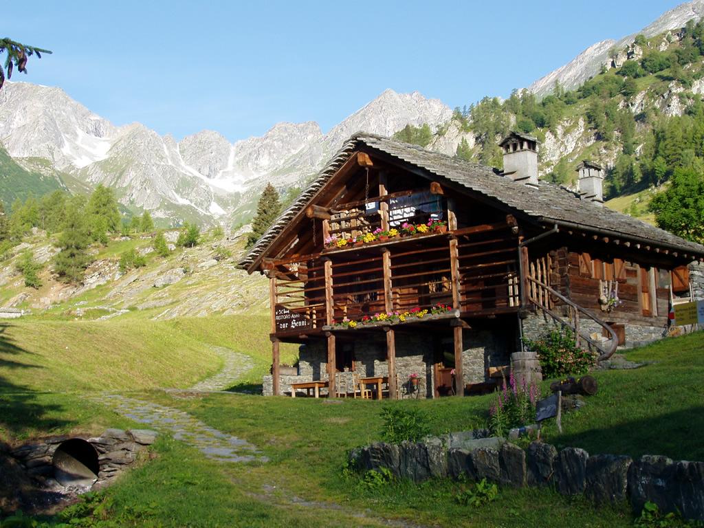 Zar Senni Hut