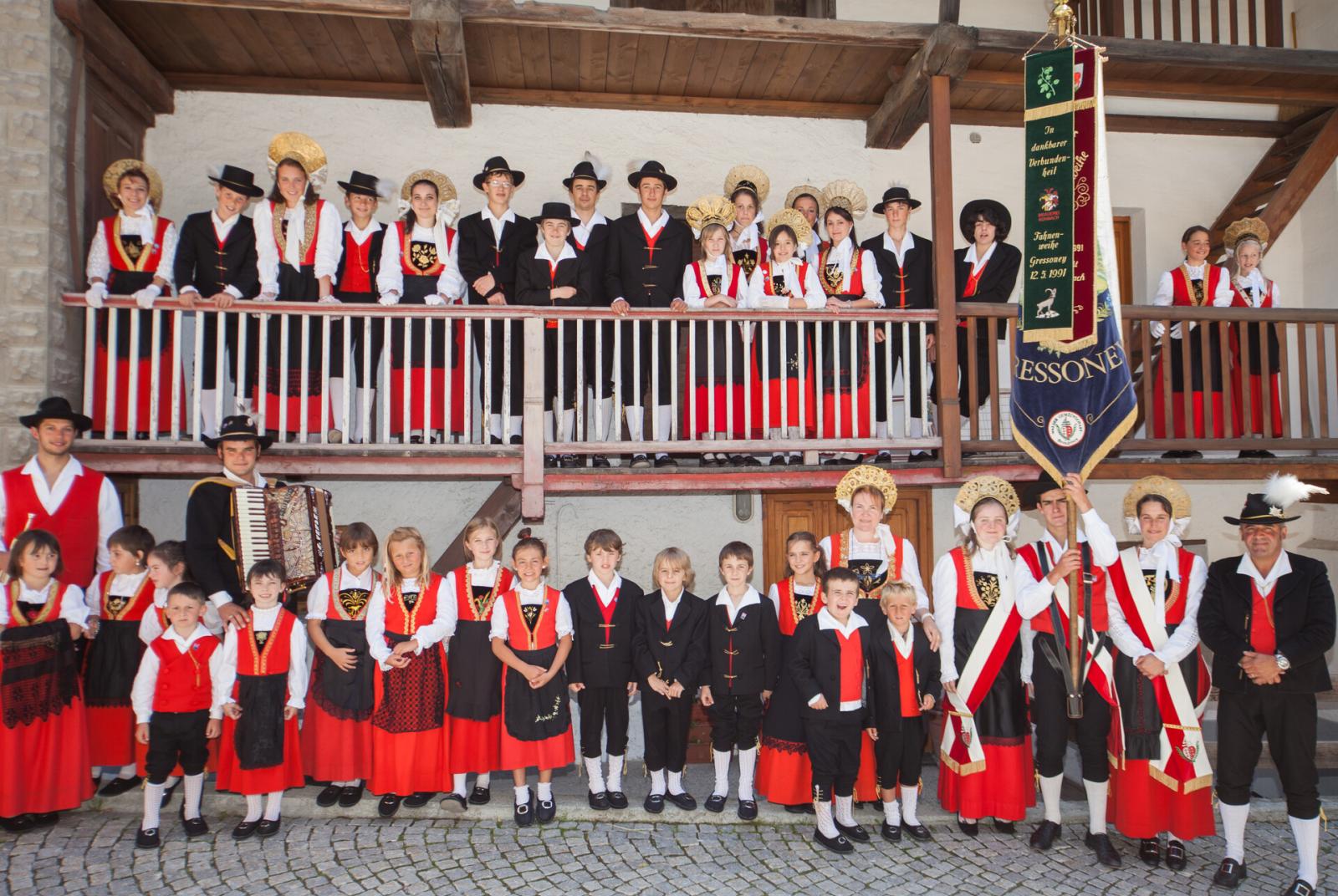 Costume tipico di Gressoney Fête Patronale de la Très Sainte Trinité